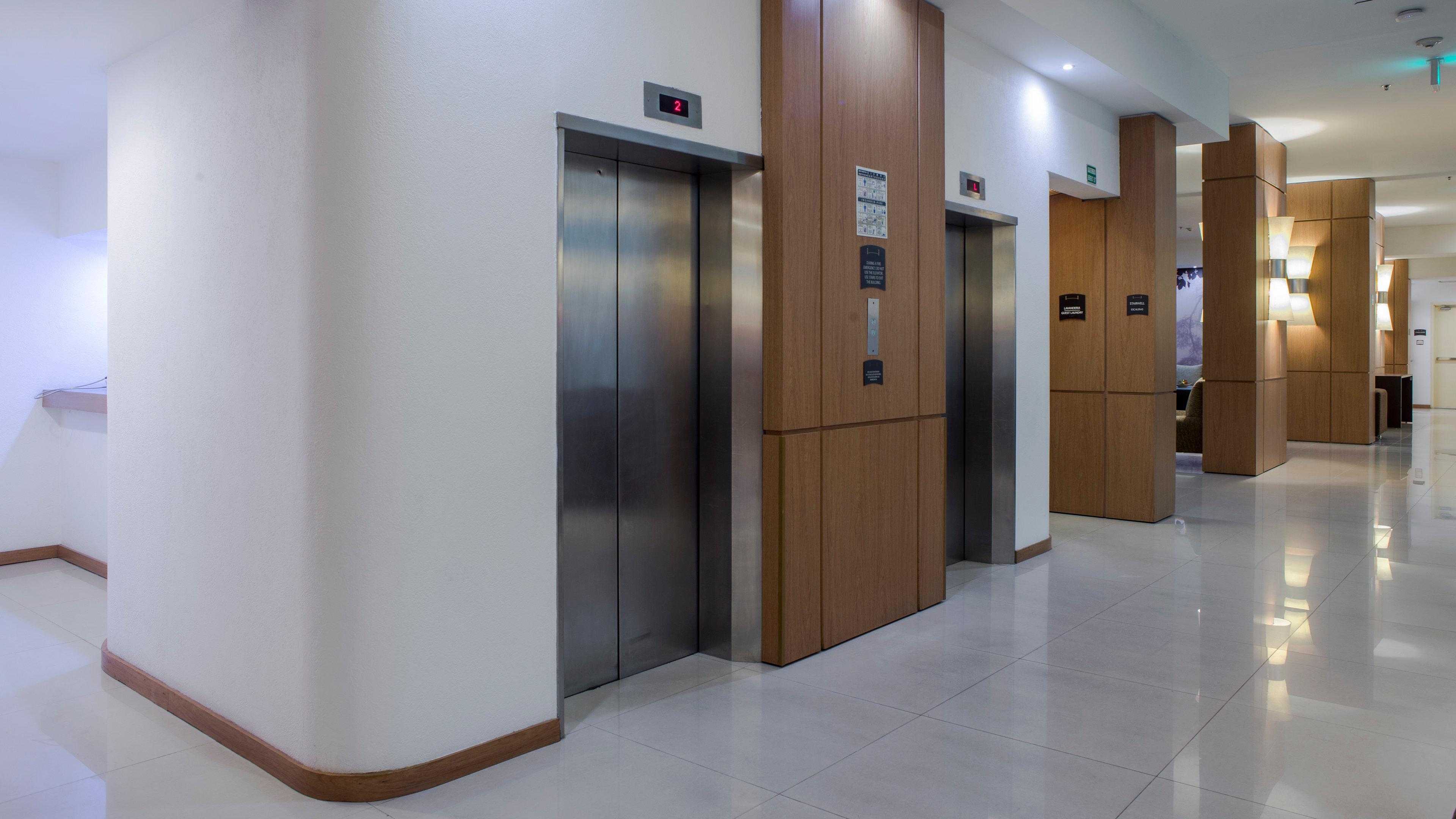 ספופן Staybridge Suites Guadalajara Expo By Ihg מראה חיצוני תמונה